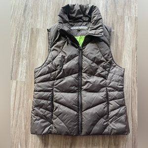 Women's Medium Kenneth Cole Reaction Down Puffer Vest Dark Brown Size: M